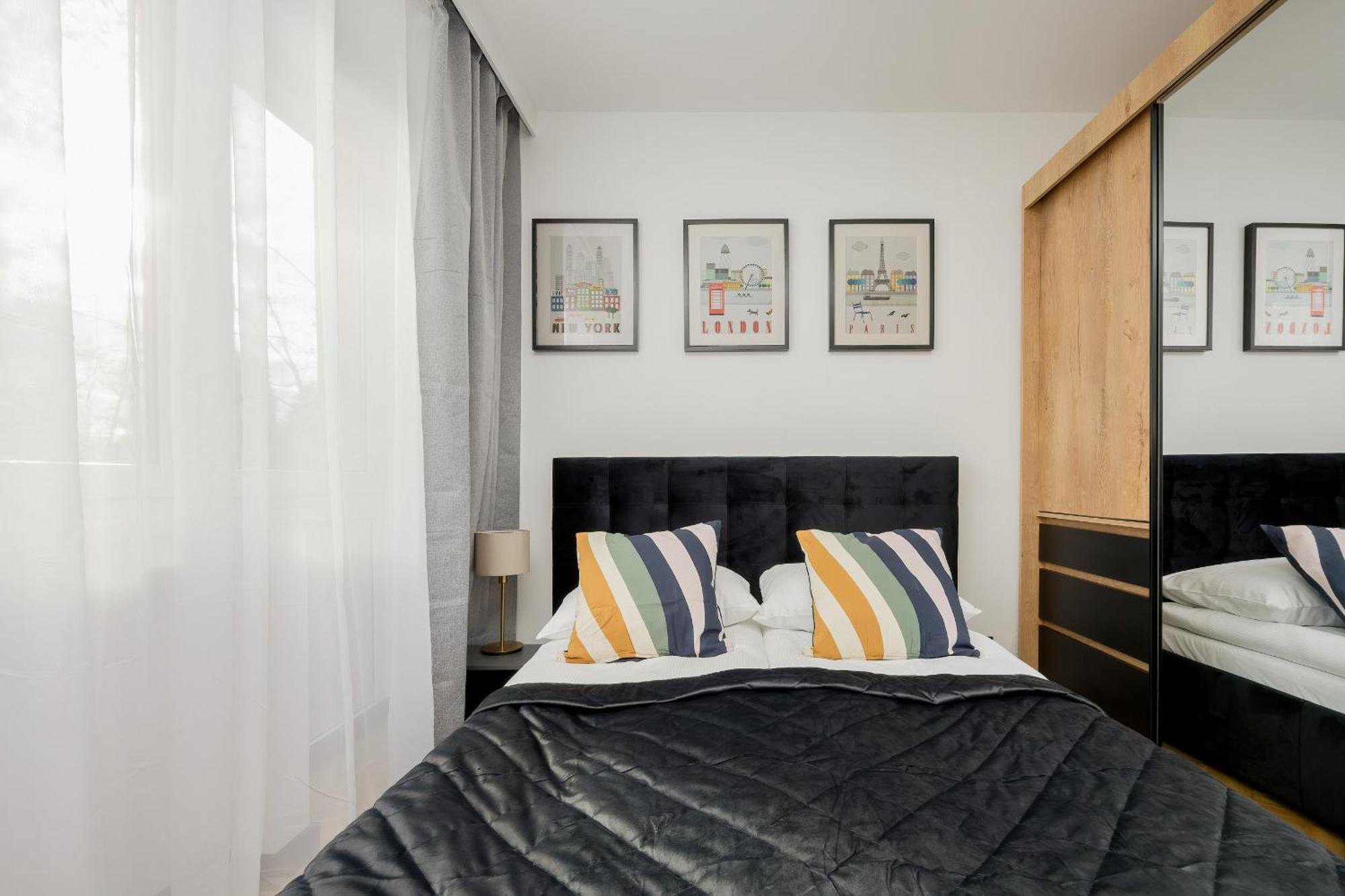 Modern Black & Wooden Apartment Warsaw Near The Airport By Noclegi Renters Exterior foto