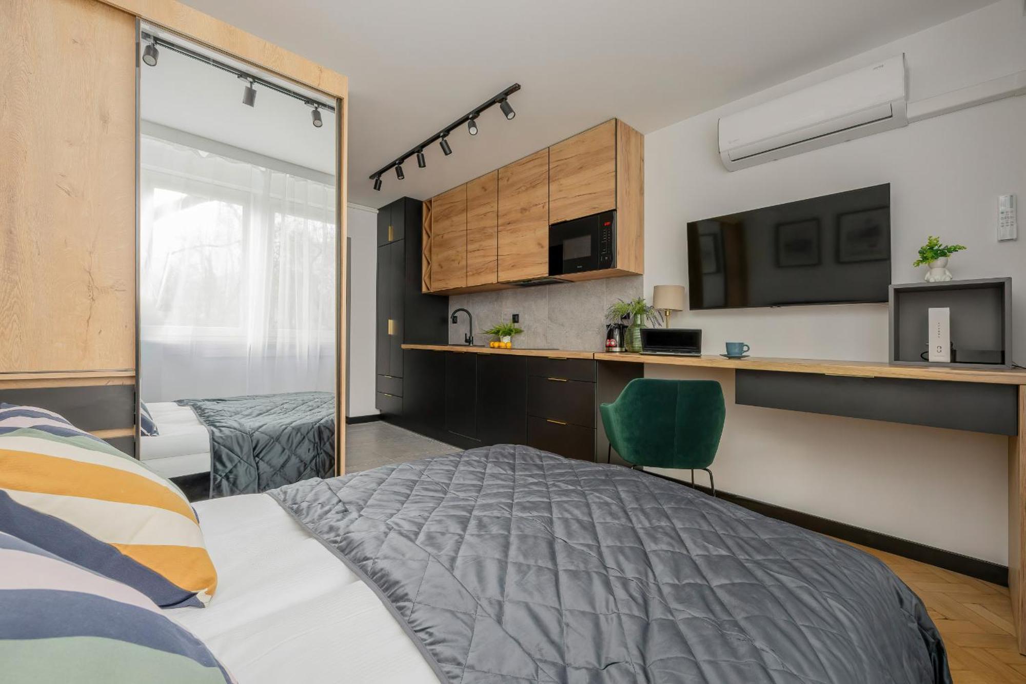 Modern Black & Wooden Apartment Warsaw Near The Airport By Noclegi Renters Exterior foto
