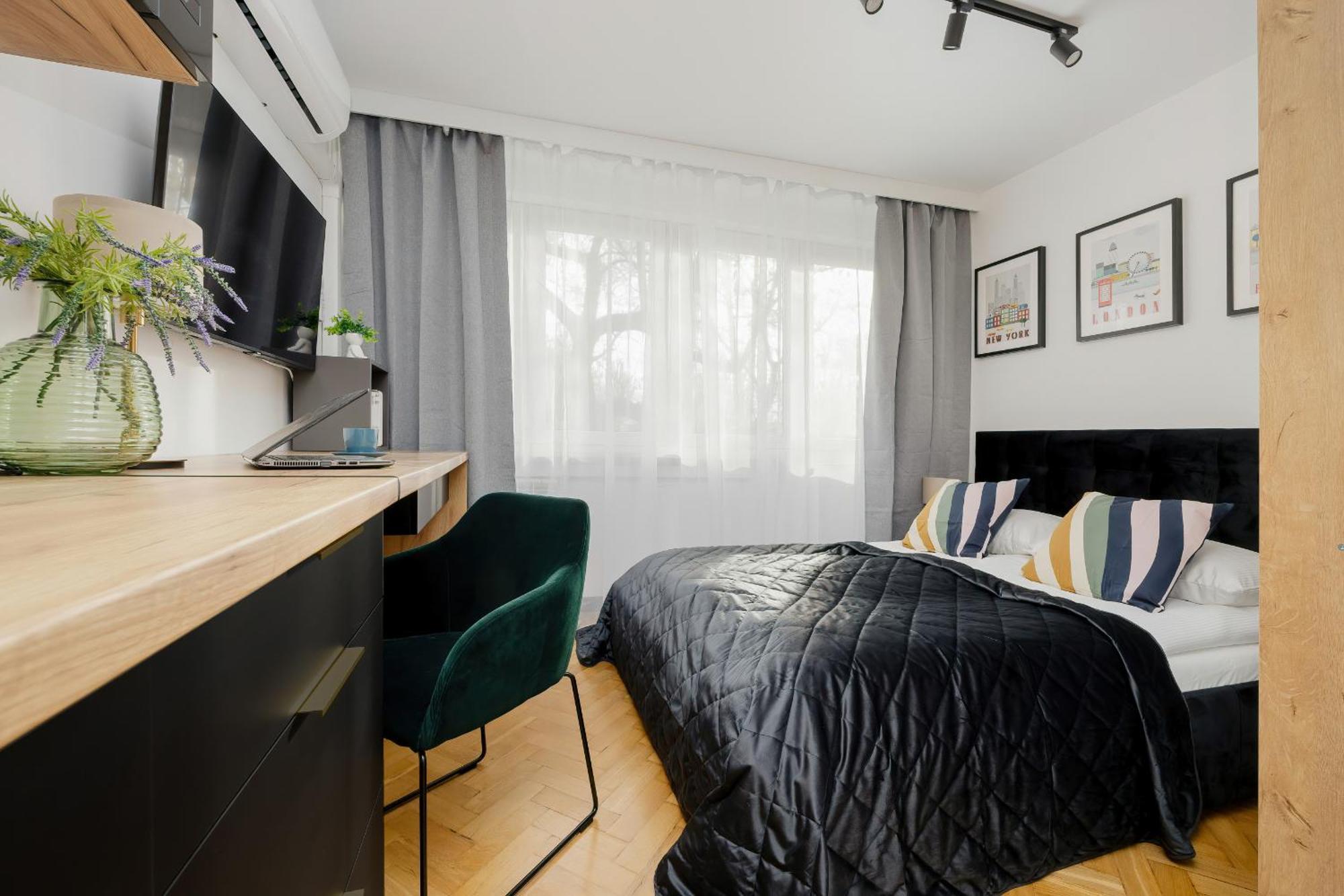 Modern Black & Wooden Apartment Warsaw Near The Airport By Noclegi Renters Exterior foto