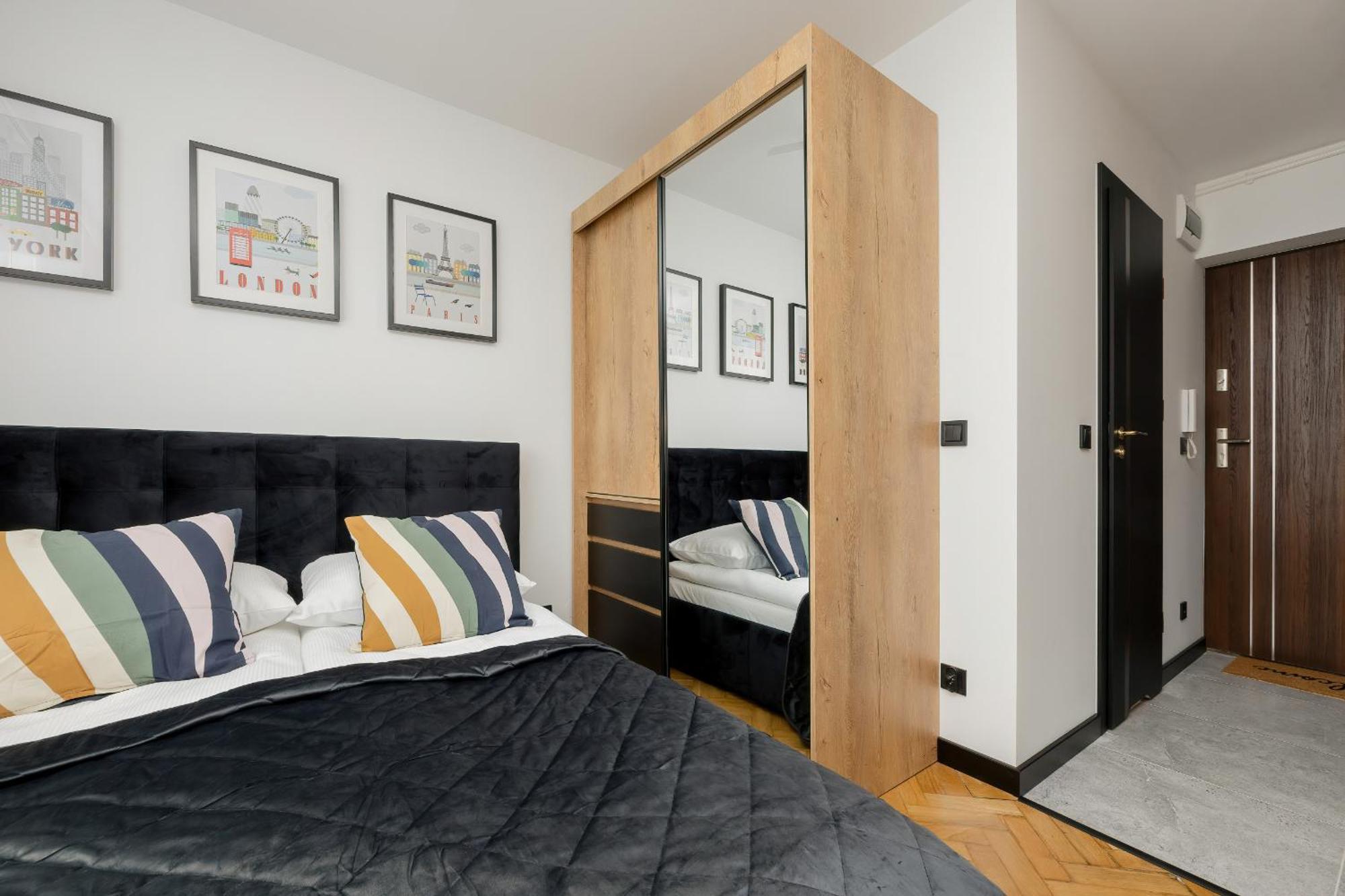 Modern Black & Wooden Apartment Warsaw Near The Airport By Noclegi Renters Exterior foto