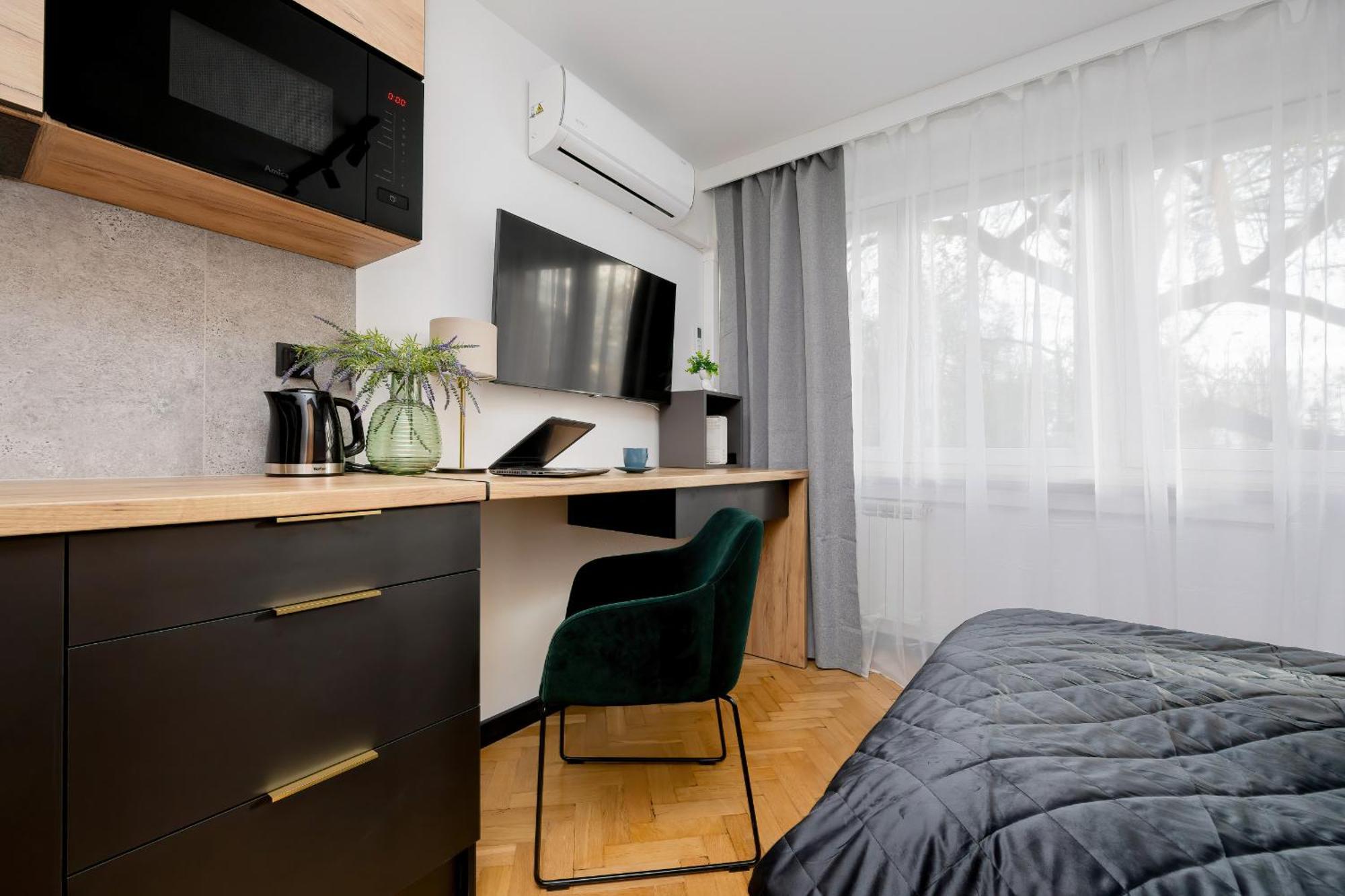 Modern Black & Wooden Apartment Warsaw Near The Airport By Noclegi Renters Exterior foto