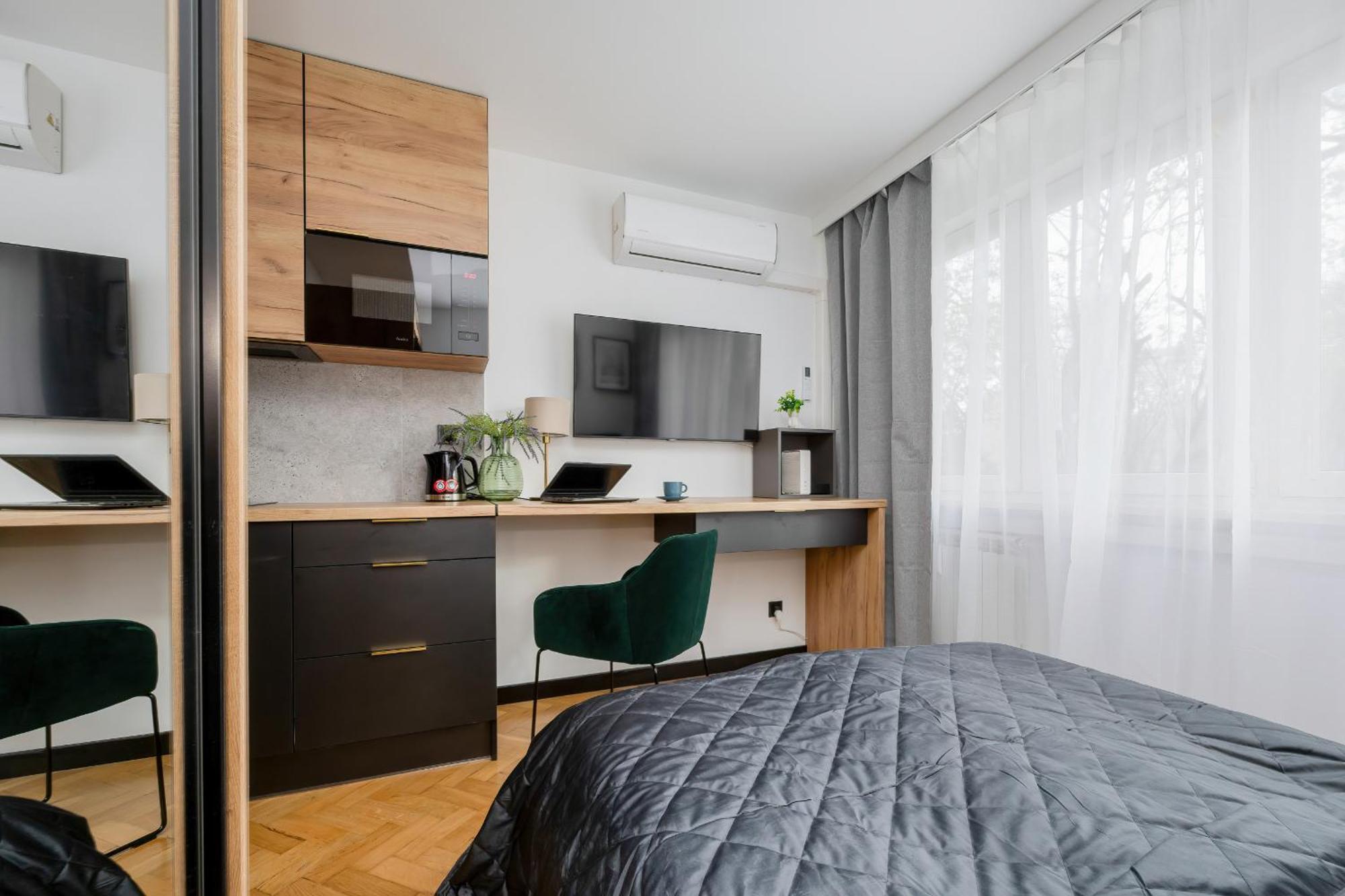 Modern Black & Wooden Apartment Warsaw Near The Airport By Noclegi Renters Exterior foto